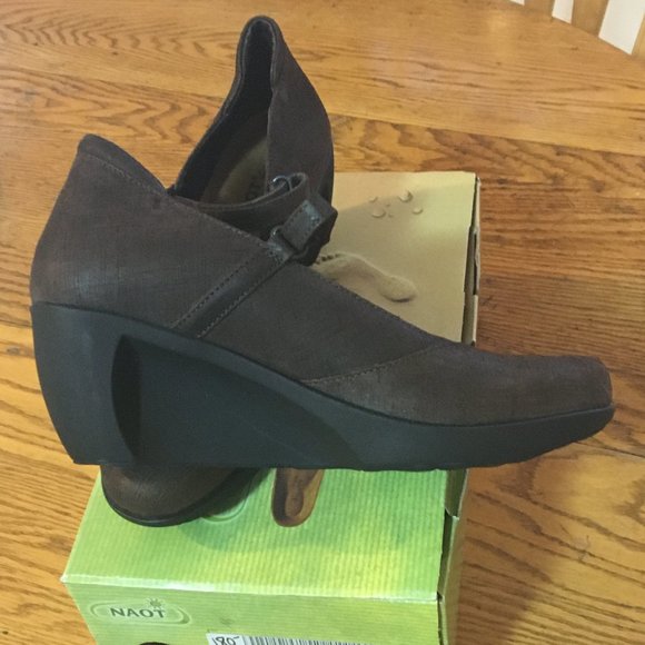 Women’s Leather Wedge by NAOT (NWT) Size 7 - Picture 9 of 10